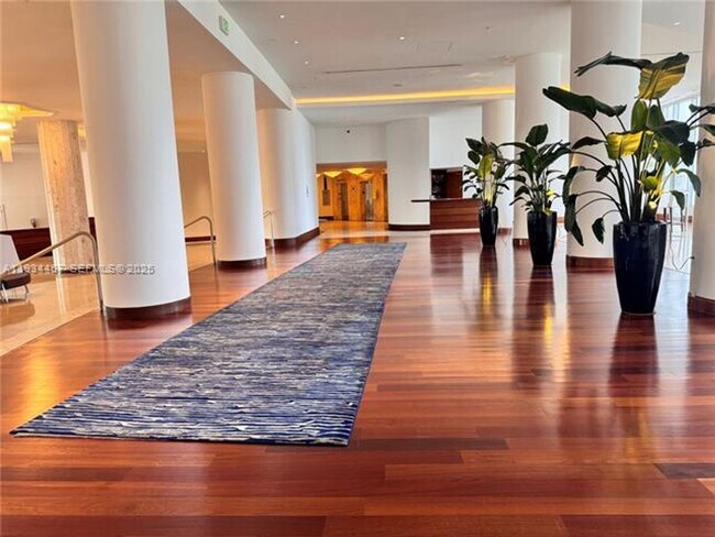 Building Photo - 5161 Collins Ave