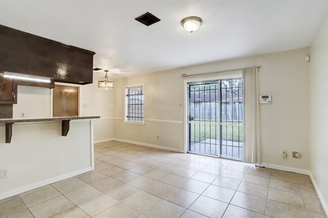 Breakfast Nook/Family Room - 6223 Hesta Ln