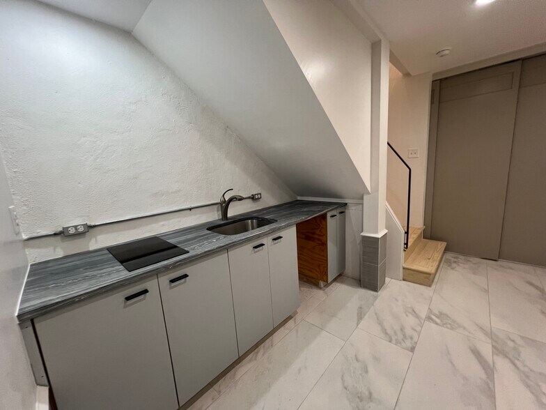 Building Photo - 2019 S Beechwood St