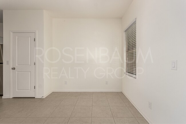 Building Photo - 47662 W Mellen Ln