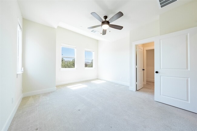 Building Photo - 813 Emerling Dr