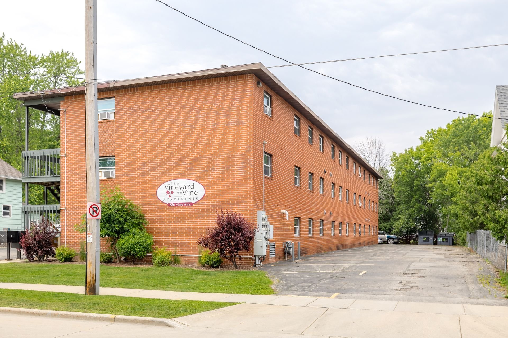 Building Photo - 836 Vine Ave