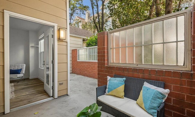 Building Photo - Charming Downtown San Jose condo located a...