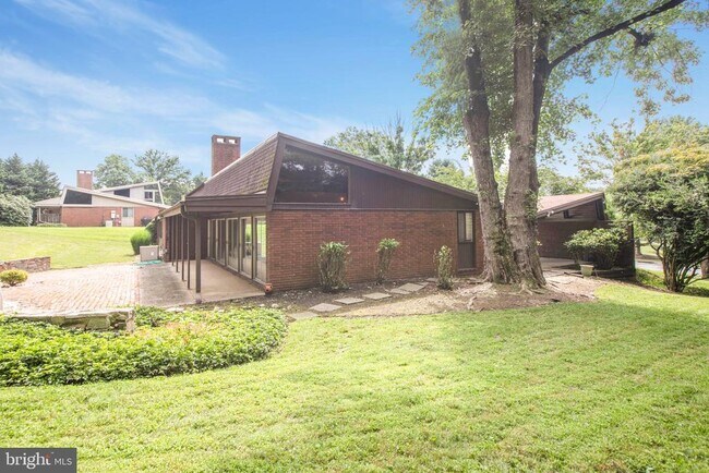 Building Photo - 3406 Woodvalley Dr