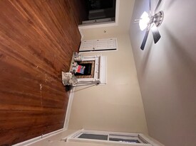 Building Photo - 1152 W High St