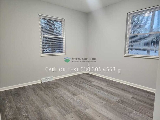 Building Photo - 2559 Edwin Ave