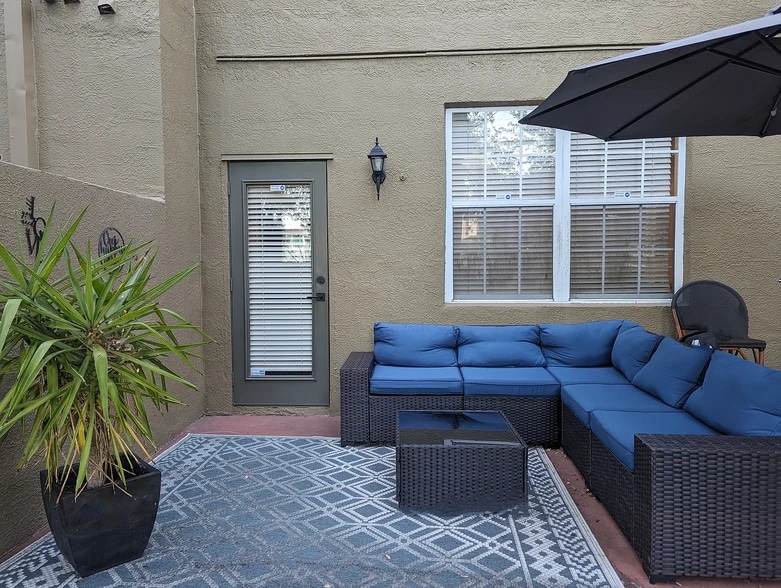 Building Photo - 3046 Pointeview Dr