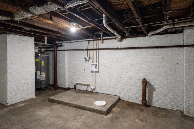 Building Photo - 64 S 13th St