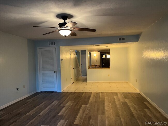 Building Photo - 715 E Hartford St