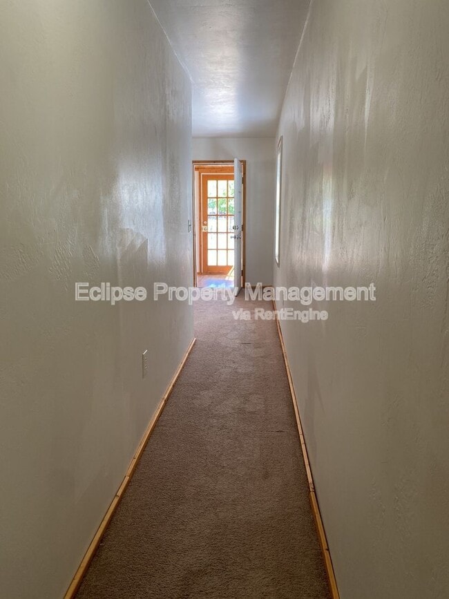 Building Photo - 908 9th St