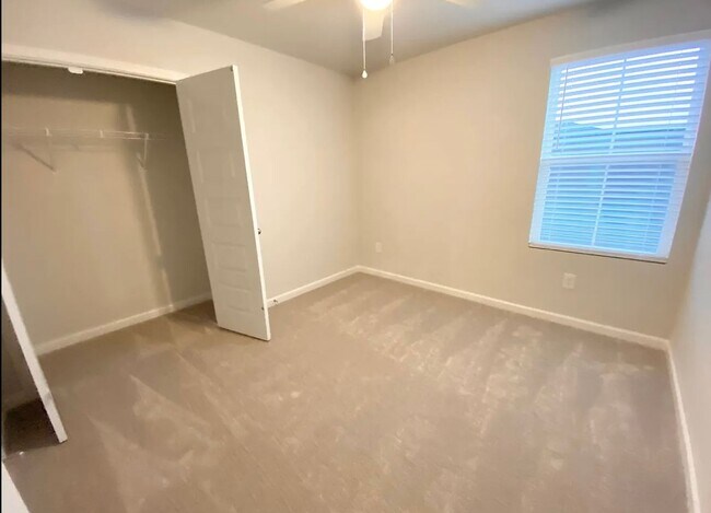 Building Photo - 4 Bed 3 Bath Single Family Home