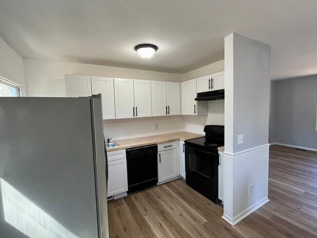 Building Photo - 7613 Mine Valley Rd