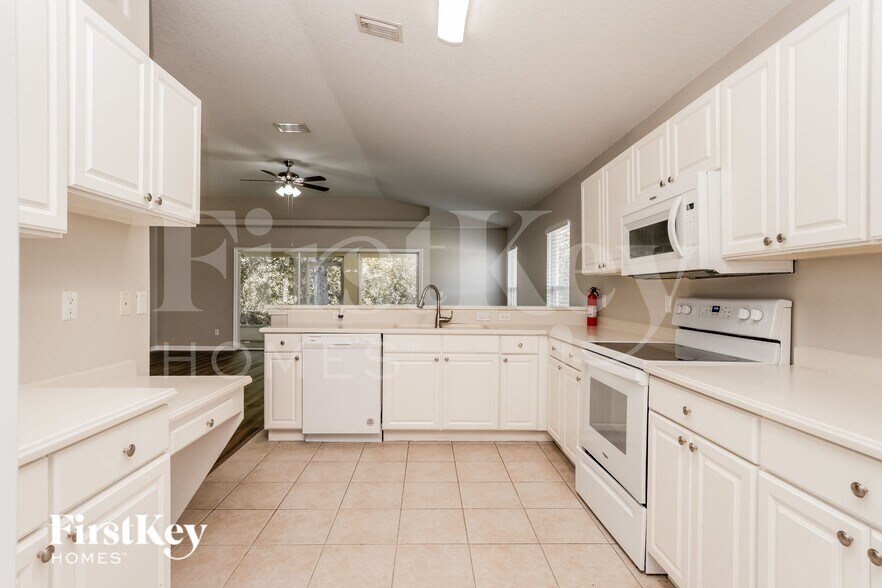 Building Photo - 932 Tavernier Cir NE