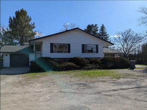 Building Photo - 4913-4915 N Drury Rd