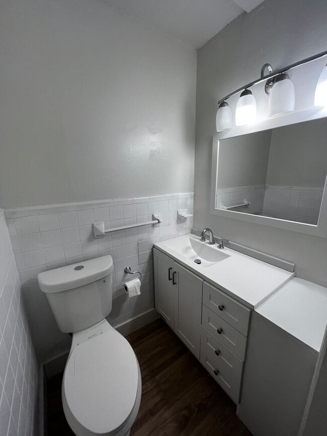 Building Photo - Beautiful Remodeled 3Bed/2Bath perfect for...