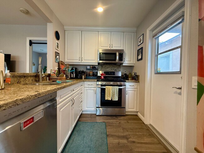 Building Photo - Modern Bungalow with W/D + A/C! Assigned Parking Included & 1 Garage Storage!