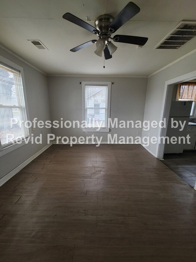 Building Photo - Section 8 Accepted!!