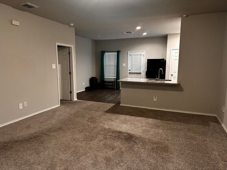 Building Photo - 13014 Heathers Elm