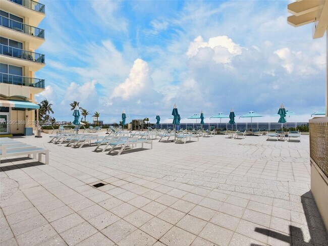 Building Photo - 2501 S Ocean Dr
