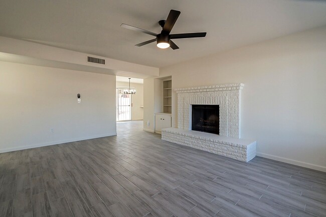 Building Photo - Charming Tempe home with a pool!