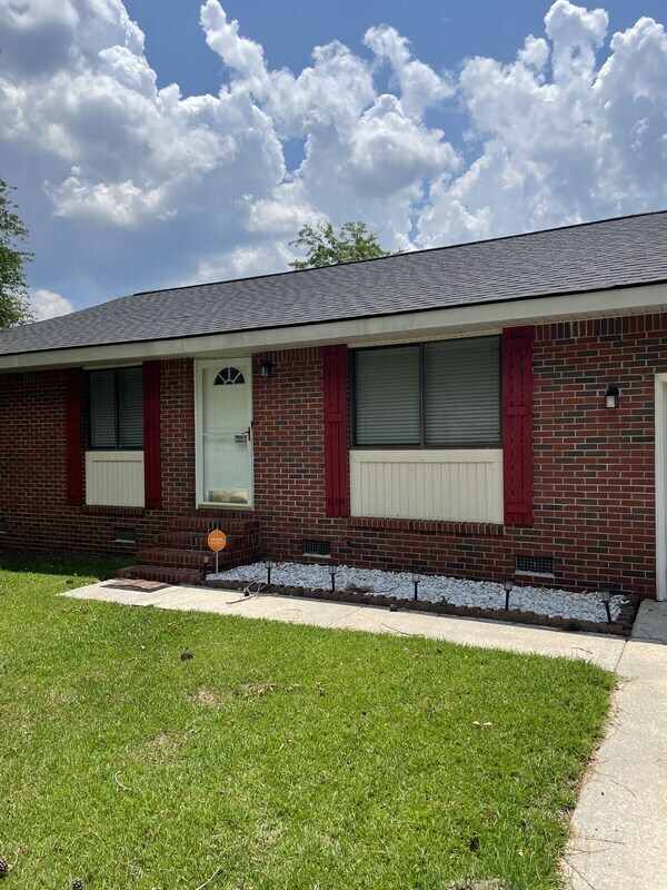 Building Photo - 134 Heather Dr