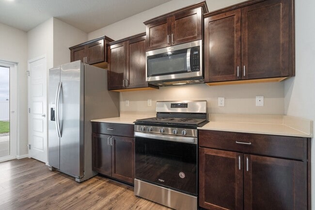 Building Photo - Modern Comfort in Country View Meadows – 3...