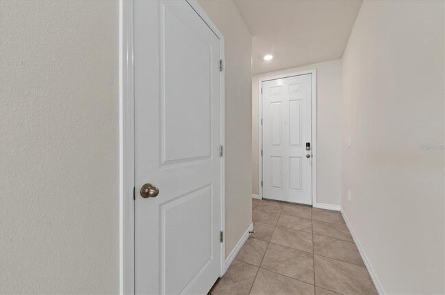 Building Photo - 3279 Hilltop Cir