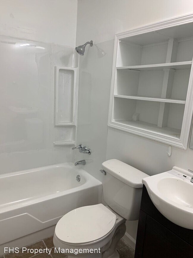Building Photo - 3 br, 1 bath House - 1033 E Villa Marie