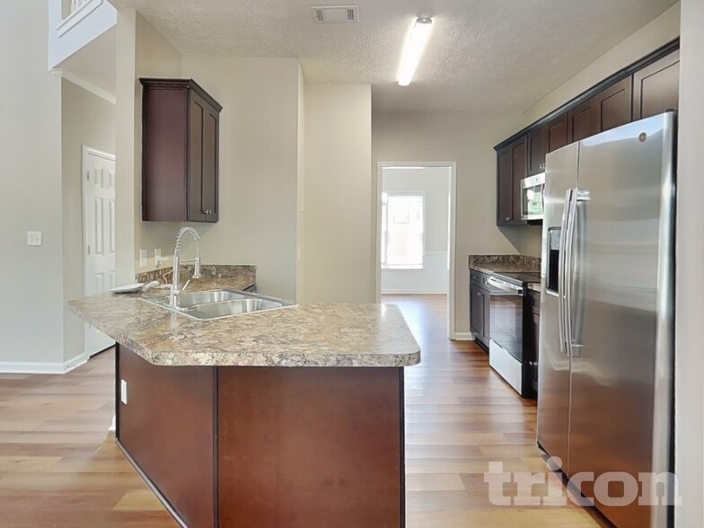 Building Photo - 610 Dana Pointe Ct