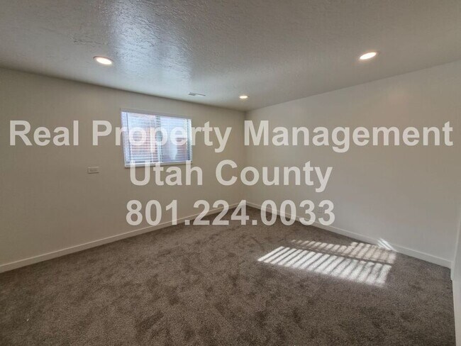 Building Photo - 1146 W 100 N
