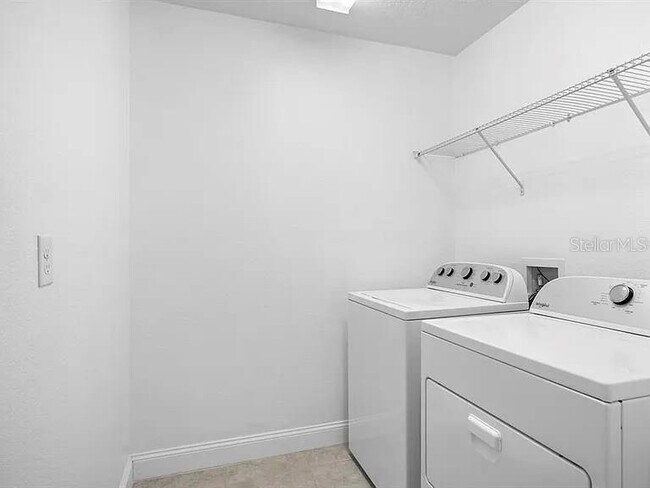 Building Photo - 212 Miles Ct