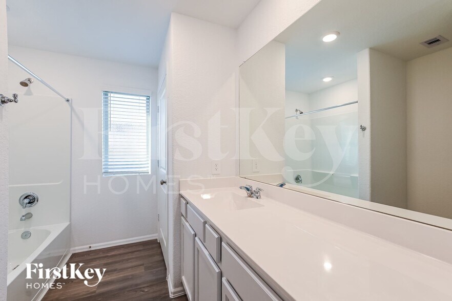 Building Photo - 18442 Summit Ranch Dr