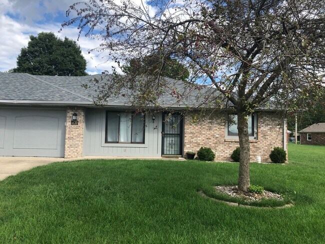 Building Photo - 2 Bedroom / 1.5 Bath Condo