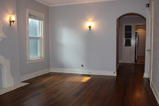 Building Photo - 5935 La Vista Dr