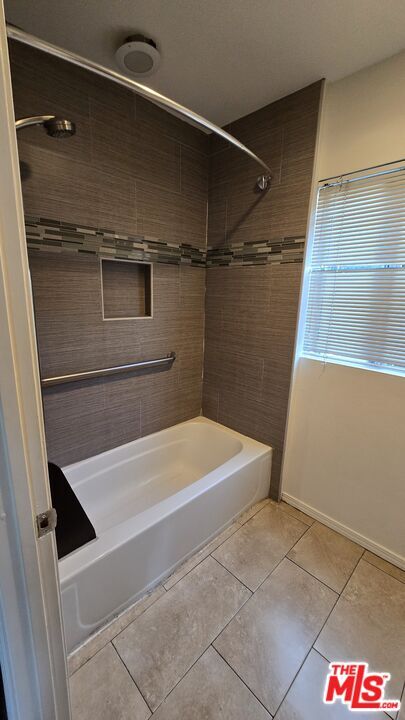 Building Photo - 2773 W 8th St