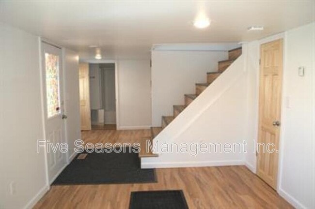Building Photo - 124 N Winooski Ave