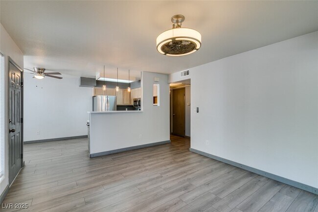 Building Photo - 3168 Tarpon Dr