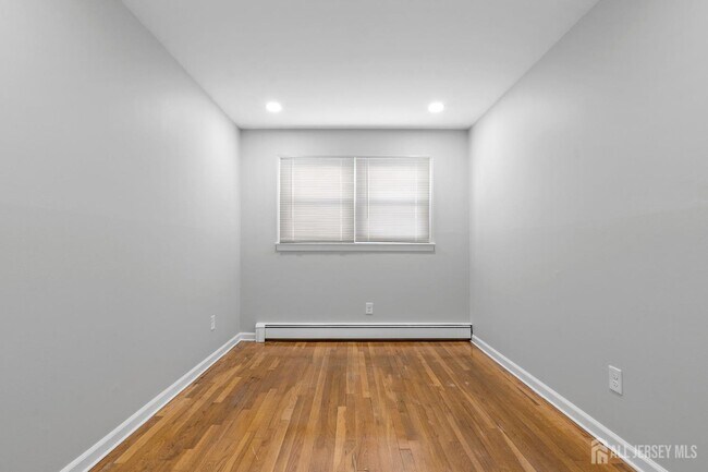 Building Photo - 382 Cator Ave