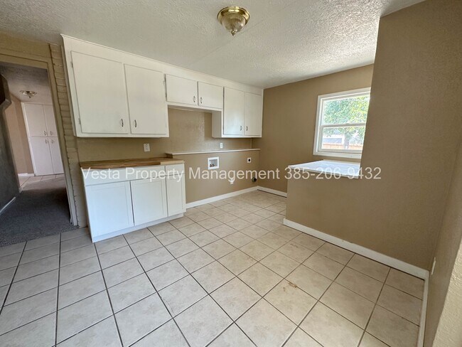 Building Photo - 2071 Jefferson Ave