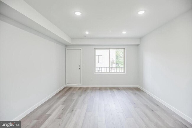 Building Photo - 2212 N Marshall St