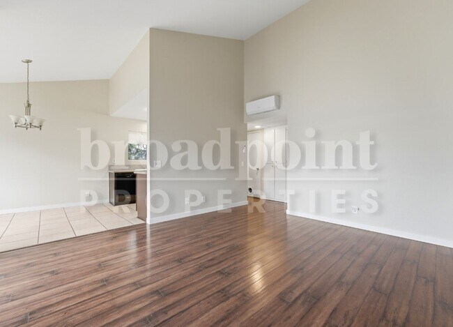 Building Photo - 1811 E Grand Ave
