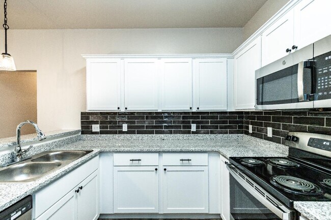 Building Photo - 1006 N 7th St