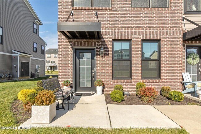 Building Photo - 29 Midway Rd N