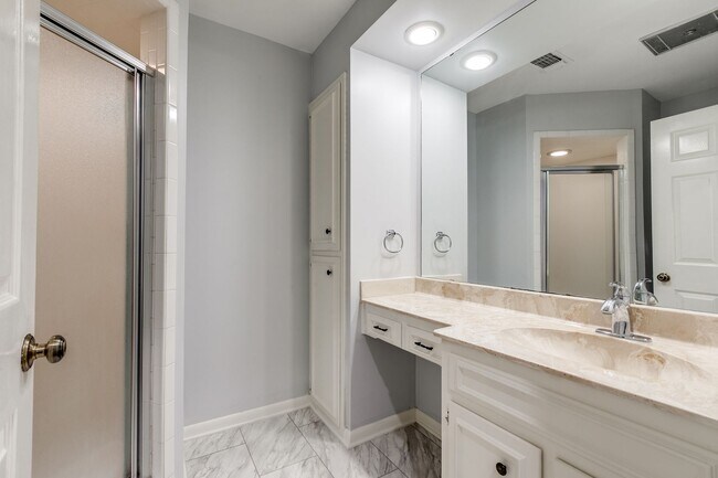 Building Photo - 2-BEDROOM, 2-BATHROOM CONDOMINIUM AT FARMINGTON COMMONS