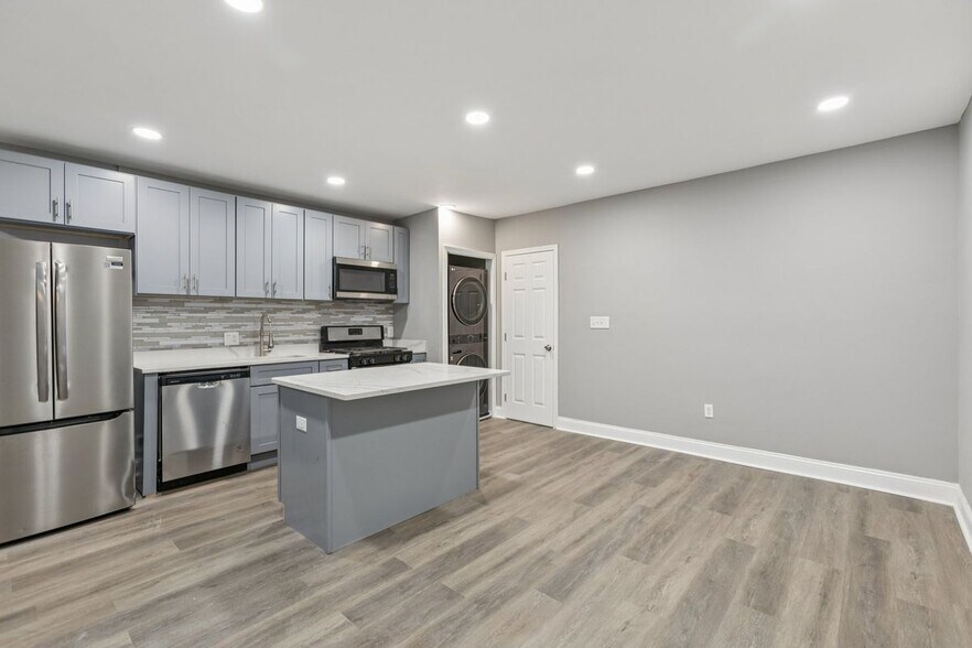 Building Photo - 405 34th St SE