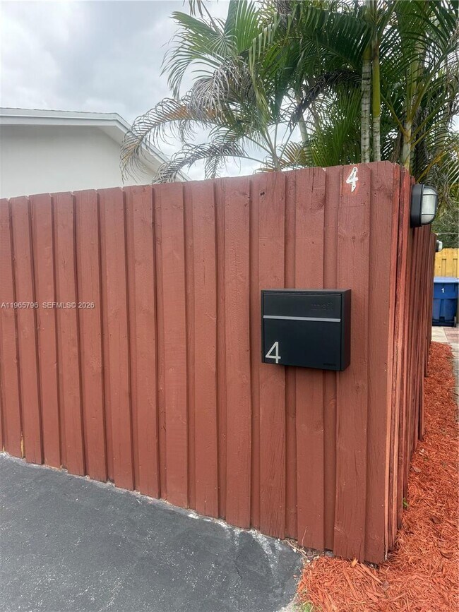 Building Photo - 2308 NW 3rd Ave