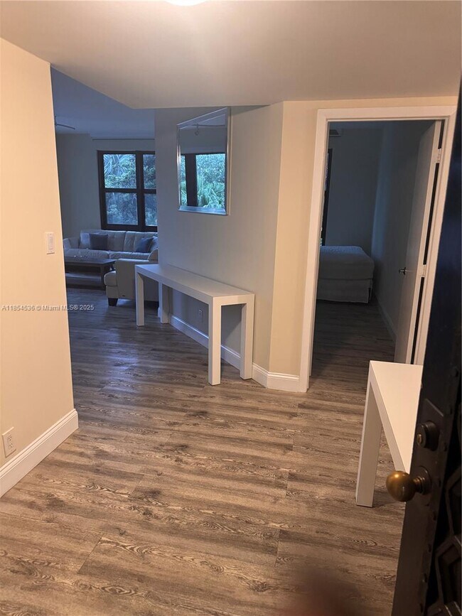 Building Photo - 1121 Crandon Blvd