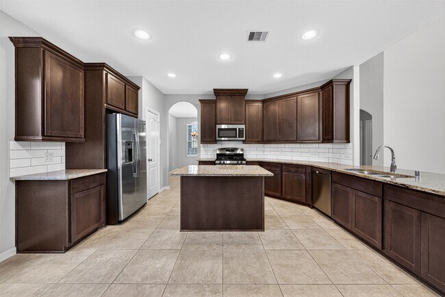 Building Photo - 29122 Parker Trace Dr