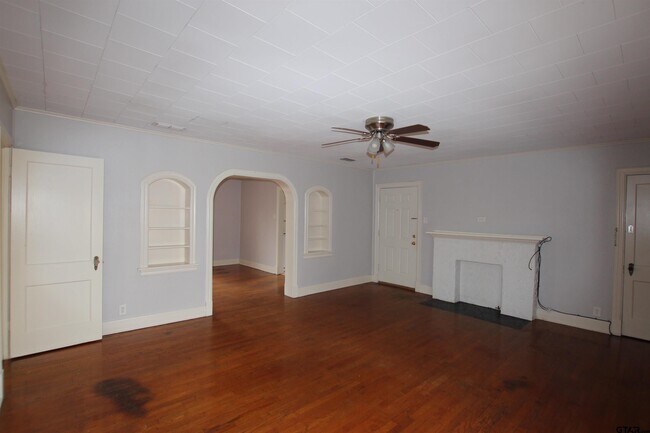 Building Photo - 132 Rowland Pl