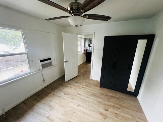 Building Photo - 2655 SE Carroll St